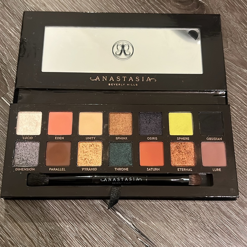 Gently used Anastasia Beverly Hills Prism eyeshadow palette